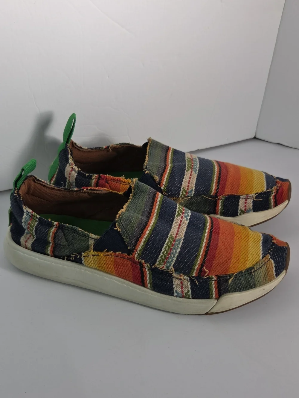 Sanuk Slip-On Canvas Shoes in Multicolor Stripe Size 9 Mens